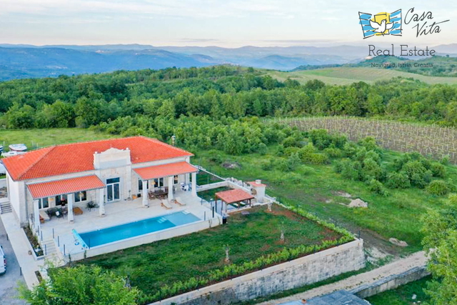 Vila jedinstvene arhitekture na predivnoj lokaciji -12km od Poreča!