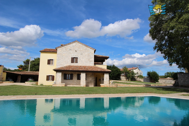 Tenuta istriana con una bellissima vista sul mare e sui vigneti!!