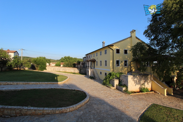 Tenuta istriana con una bellissima vista sul mare e sui vigneti!!