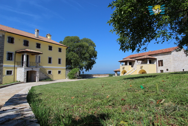 Tenuta istriana con una bellissima vista sul mare e sui vigneti!!