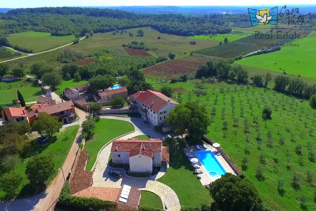 Tenuta istriana con una bellissima vista sul mare e sui vigneti!!