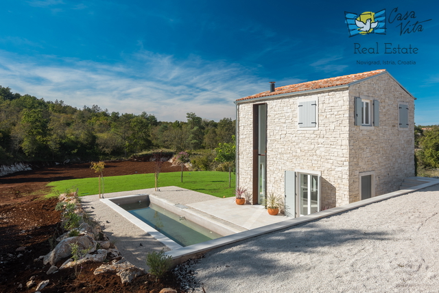 Casa in pietra nelle vicinanze di Buie con ampio giardino!