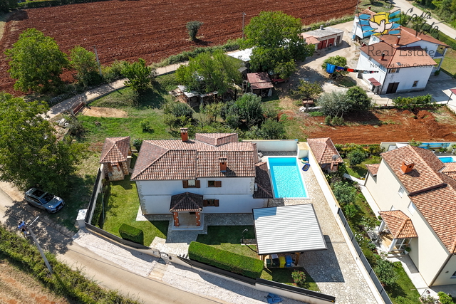 ISTRA, POREČ (OKOLICA) – Haus mit Pool und Sauna in der Nähe von Vižinada, ideal zum Wohnen und für den Urlaub