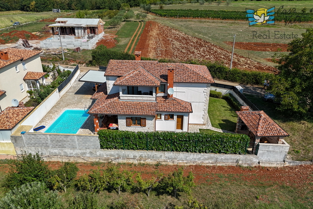 ISTRA, POREČ (OKOLICA) – Haus mit Pool und Sauna in der Nähe von Vižinada, ideal zum Wohnen und für den Urlaub