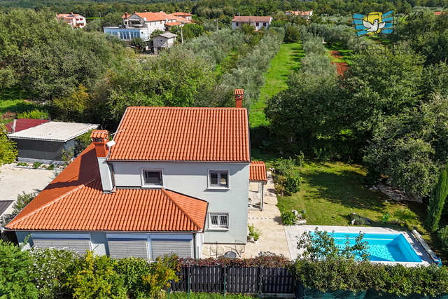 ISTRA, Umag- Samostojeća kuća u okolici Lovrečice !