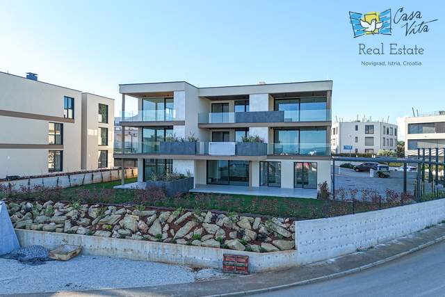 ISTRA, NOVIGRAD - Appartamento abitabile con splendida vista sul mare!