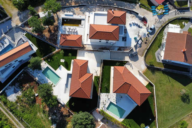 Detached house in Istria with a swimming pool