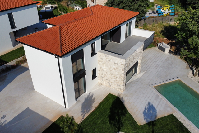 New house with swimming pool in Istria