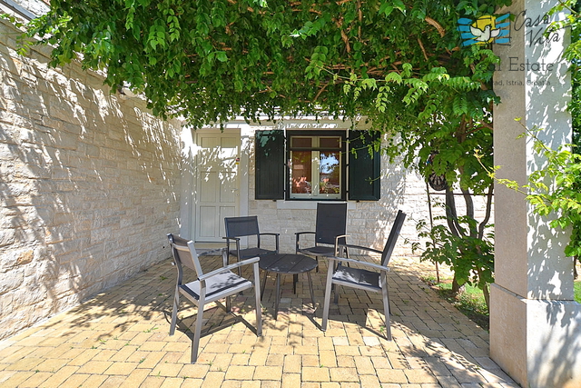 ISTRA, NOVIGRAD - Bellissima e spaziosa casa con piscina a 3 km dal mare!