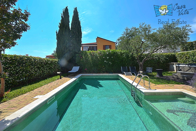 ISTRA, NOVIGRAD - Bellissima e spaziosa casa con piscina a 3 km dal mare!