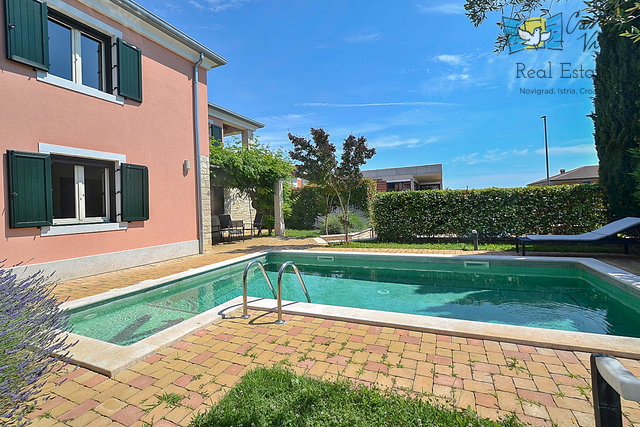 ISTRA, NOVIGRAD - Bellissima e spaziosa casa con piscina a 3 km dal mare!