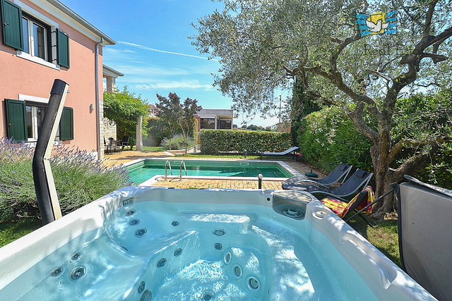 ISTRA, NOVIGRAD - Bellissima e spaziosa casa con piscina a 3 km dal mare!