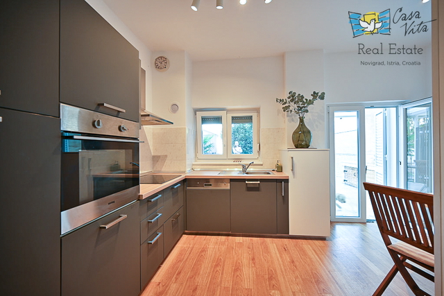 ISTRA, NOVIGRAD - Appartamento al piano terra in super posizione a 200m dal mare e dal centro!