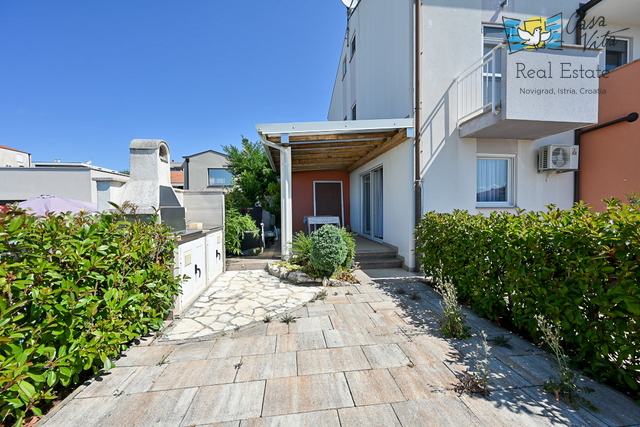 ISTRA,NOVIGRAD - Kuća u nizu 1500m od mora i centra grada!