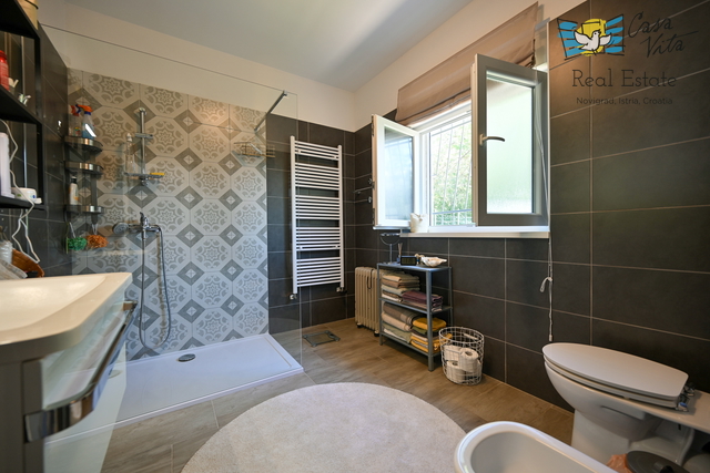 ISTRA, Umag- Samostojeća kuća u okolici Lovrečice !