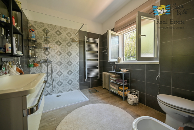 ISTRA, Umag- Samostojeća kuća u okolici Lovrečice !