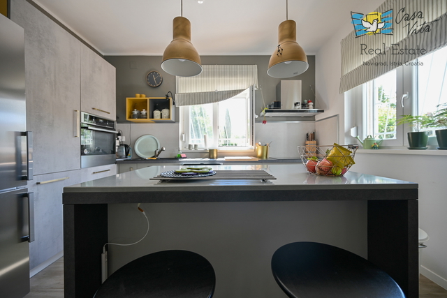 ISTRA, Umag- Samostojeća kuća u okolici Lovrečice !