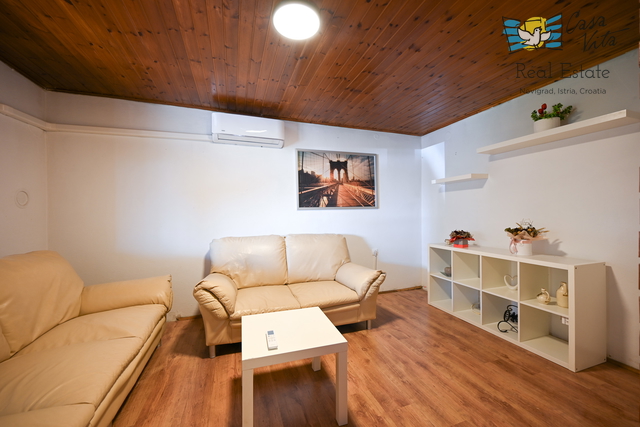 ISTRA, KAŠTELIR - Semi-detached house with yard!