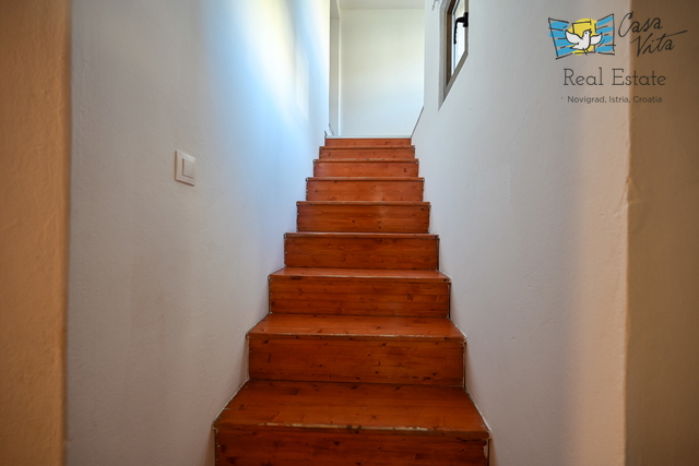 ISTRA, KAŠTELIR - Semi-detached house with yard!