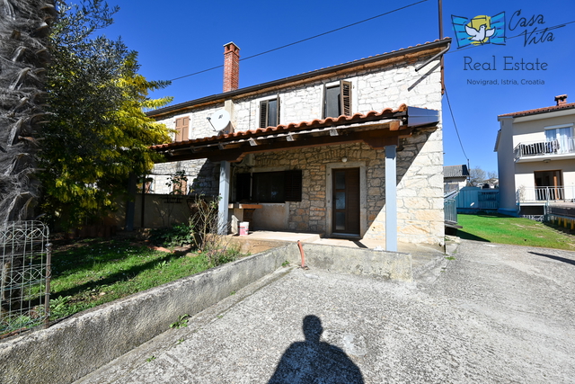 ISTRA, KAŠTELIR - Semi-detached house with yard!