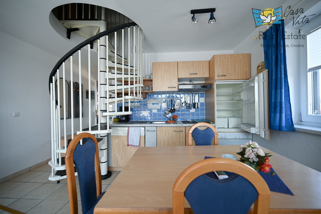 ISTRA, NOVIGRAD - casa a schiera con due appartamenti e garage