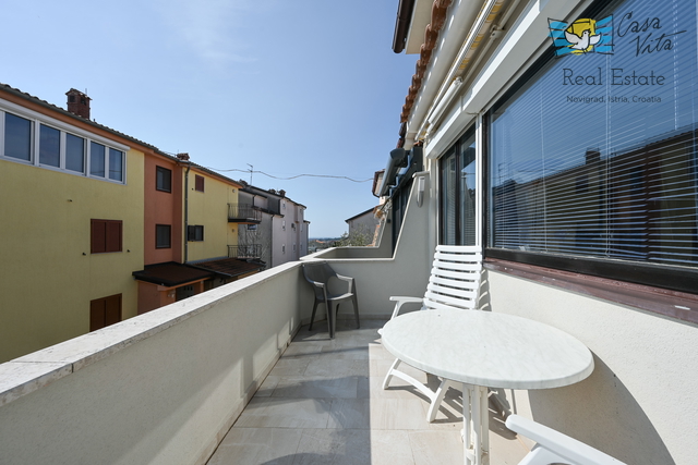 ISTRA, NOVIGRAD - casa a schiera con due appartamenti e garage