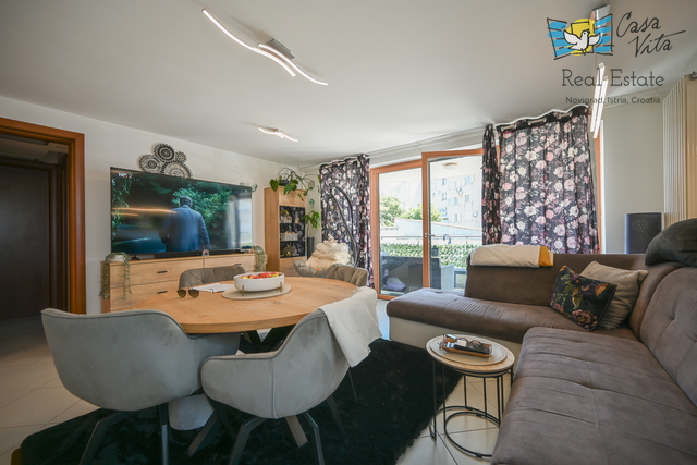 ISTRA, NOVIGRAD - Apartment in the center of Novigrad with a garage!