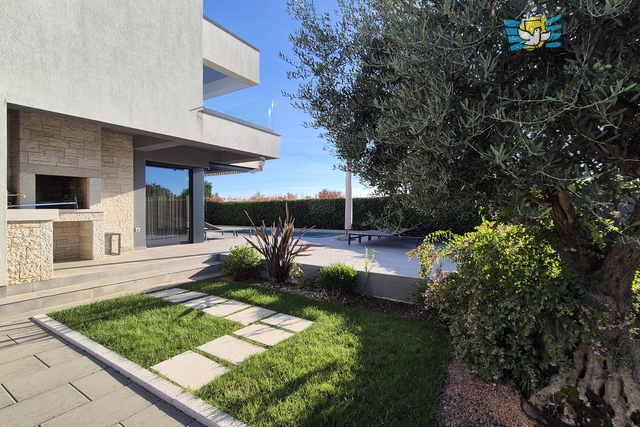 ISTRA, POREČ - Moderna dvojna kuća 500m od mora!