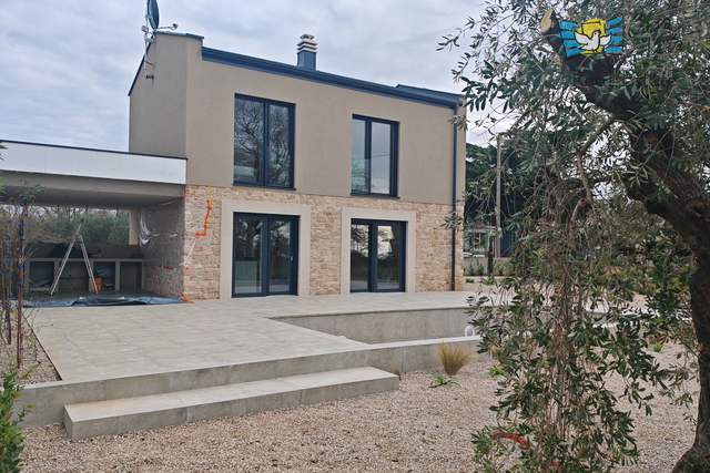 ISTRA- NOVIGRAD, okolica- novogradnja u u mirnom okruženju