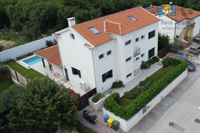 ISTRA, UMAG- Prostrana i kvalitetna kuća nedaleko Umaga