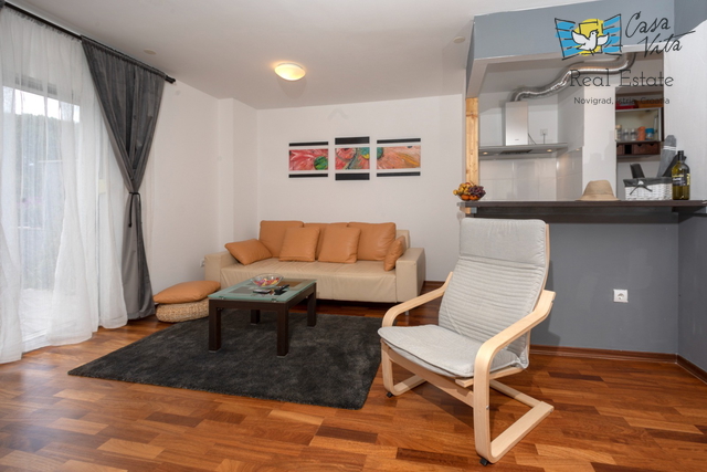 ISTRA, POREČ-Prostran stan u prizemlju sa vlastitim bazenom 2km od centra grada