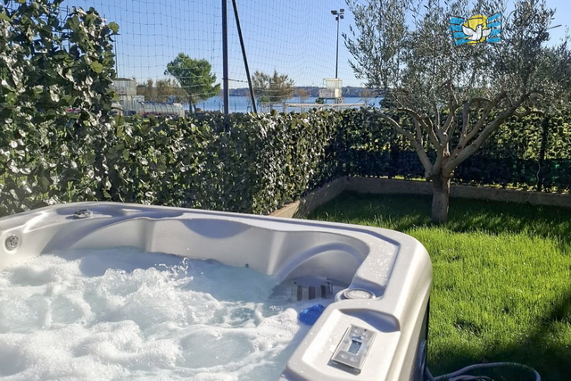 ISTRA, NOVIGRAD - Ground floor apartment in a residential building 50m from the sea!