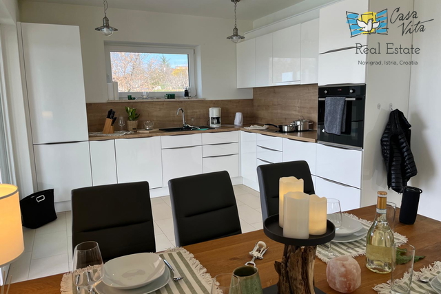 ISTRA, NOVIGRAD- Lijepa i kvalitetna kuća nedaleko Novigrada