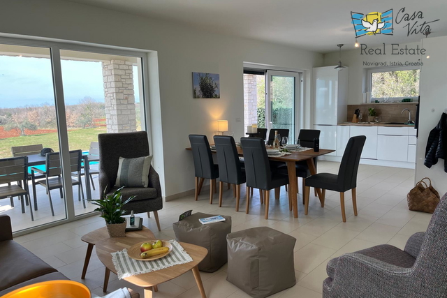 ISTRA, NOVIGRAD- Lijepa i kvalitetna kuća nedaleko Novigrada