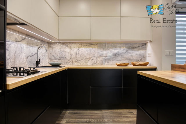 Poreč – Prostran stan 100 m², 800 m od mora