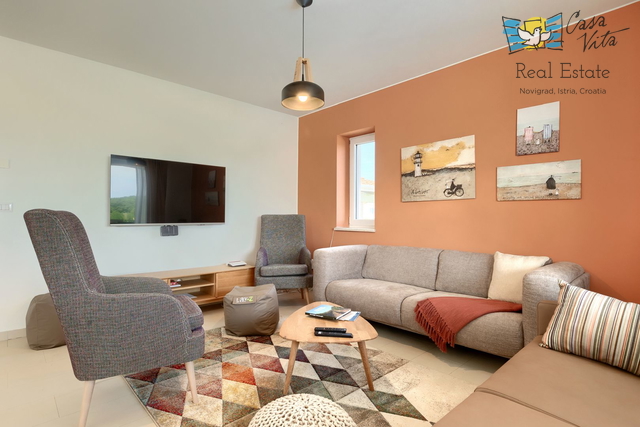 ISTRA, NOVIGRAD -Mediteranska kuća sa predivnim pogledom na more!