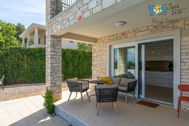 ISTRA, NOVIGRAD -Mediteranska kuća sa predivnim pogledom na more!