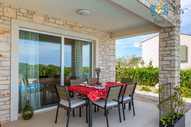 ISTRA, NOVIGRAD -Mediteranska kuća sa predivnim pogledom na more!