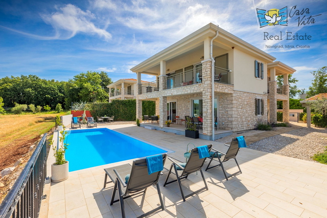 ISTRA, NOVIGRAD -Mediteranska kuća sa predivnim pogledom na more!