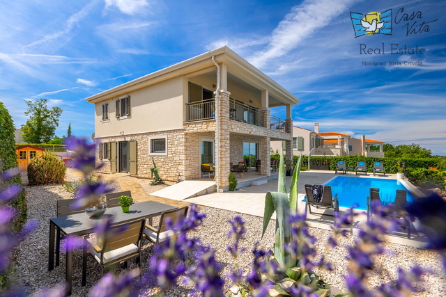 ISTRA, NOVIGRAD -Mediteranska kuća sa predivnim pogledom na more!