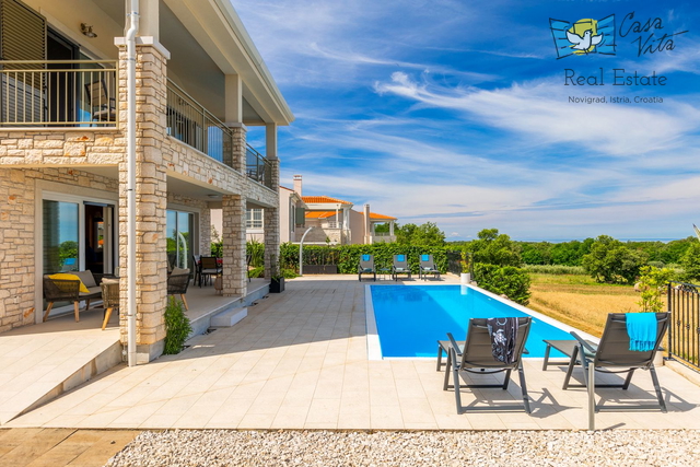 ISTRA, NOVIGRAD -Mediteranska kuća sa predivnim pogledom na more!