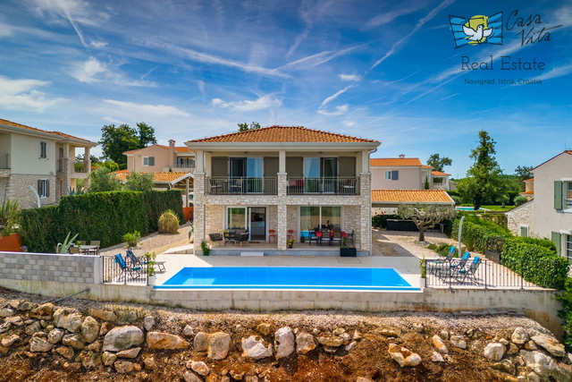 ISTRA, NOVIGRAD -Mediteranska kuća sa predivnim pogledom na more!